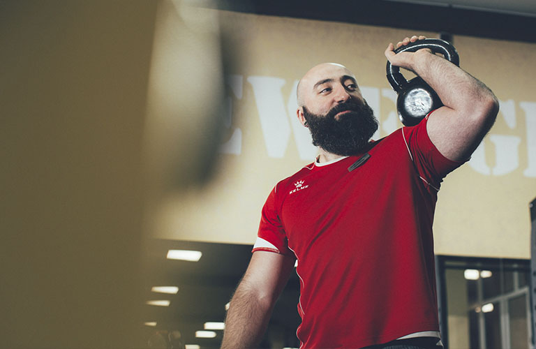 Борьба за права или банальная лень? Дионисис Цакалидис о бодипозитиве