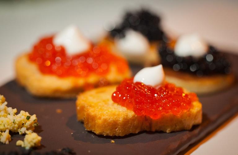 Деликатесные лайфхаки: Как выбирать, солить и есть икру?