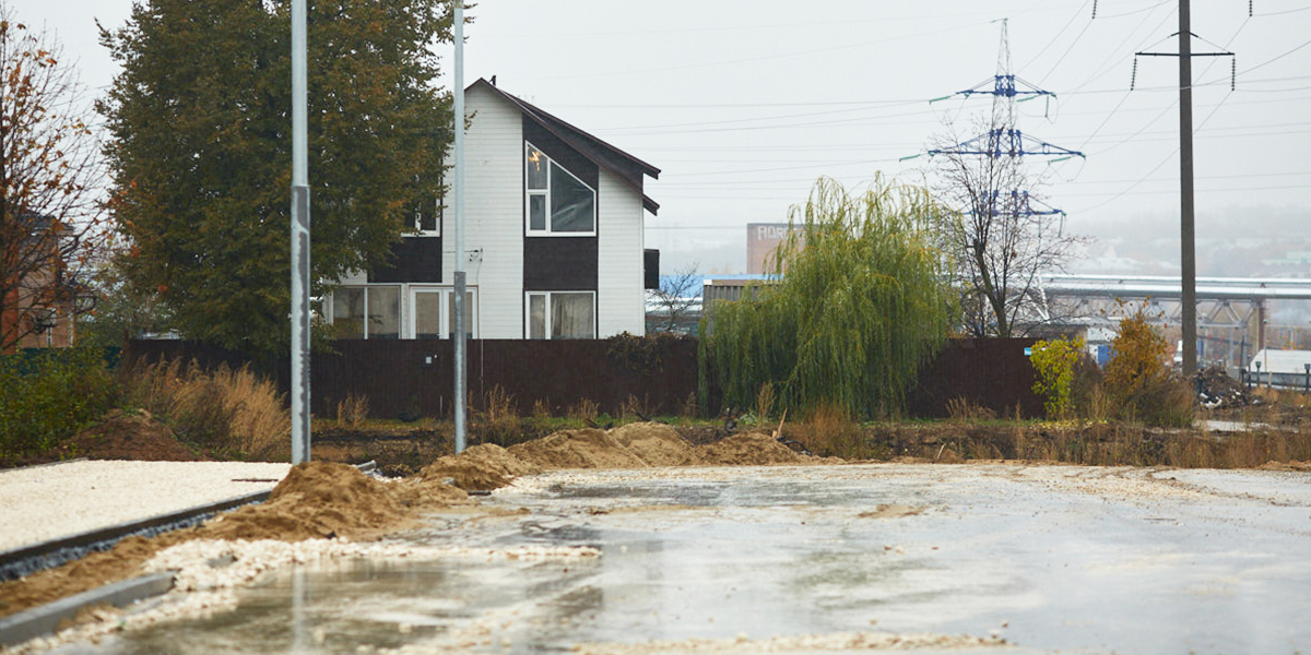 На Рпенском проезде разбирают последний жилой дом, который мешал строительству трассы