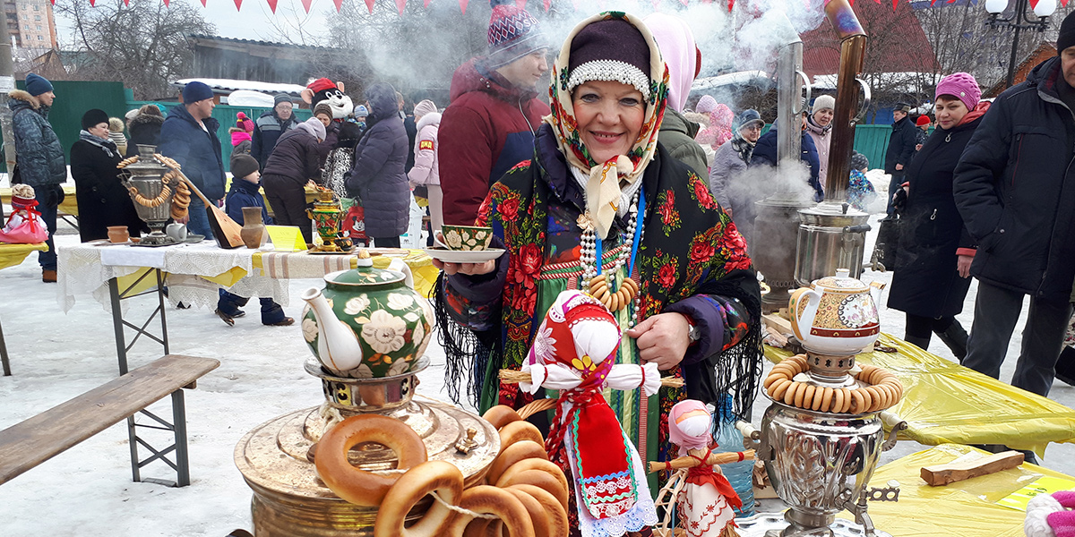 Широкая Масленица: «Блинный Dance», «Батон-картон» и метание валенок