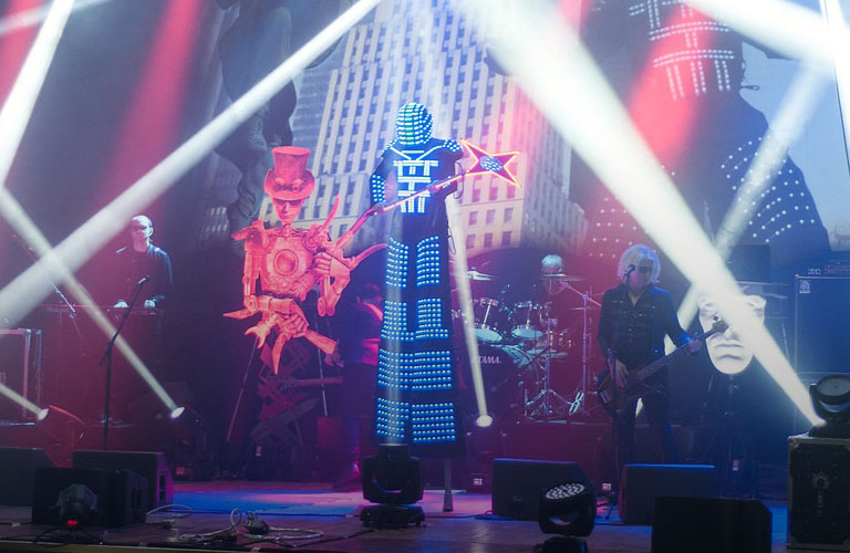 О готике, рэпе и Джексоне: Эксклюзивное интервью с солистом группы «Пикник»