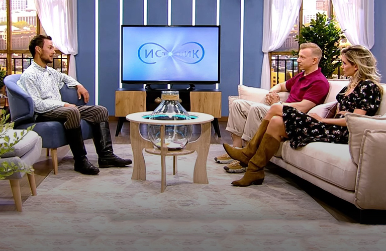 «Приехал в Москву и вырядился». Владимирский экскурсовод в костюме крестьянина на шоу Антона Комолова