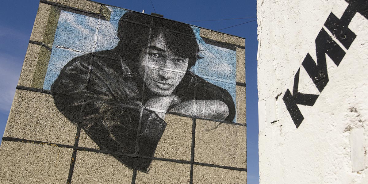 Новое граффити на Лакина — пожалуй, самый большой портрет Цоя в России