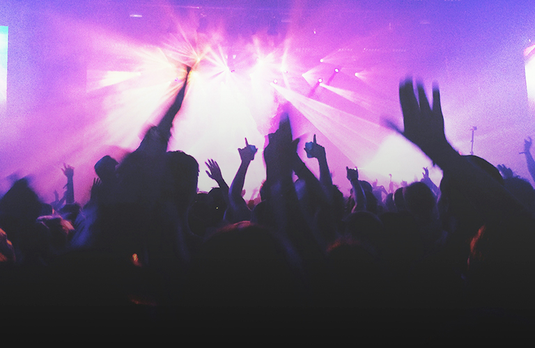 Дым с ментолом группы «Нэнси» или солнышко в руках от Demo? Волна ностальгии накроет город