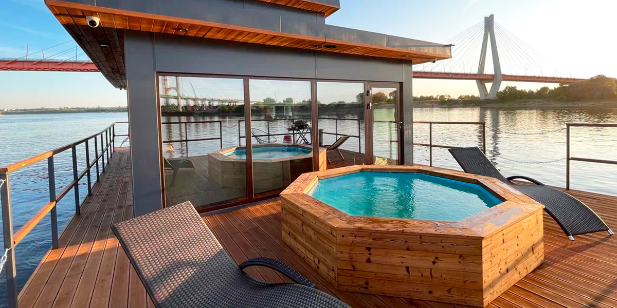 Самая эффектная баня России*. В Муроме построили прогулочный корабль «Варуна» с парной и купелями