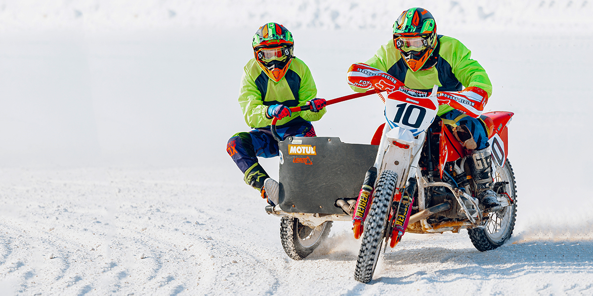 Гонки на «колясках» и с резиной без шипов — эффектные заезды мотокросса в Мелехово