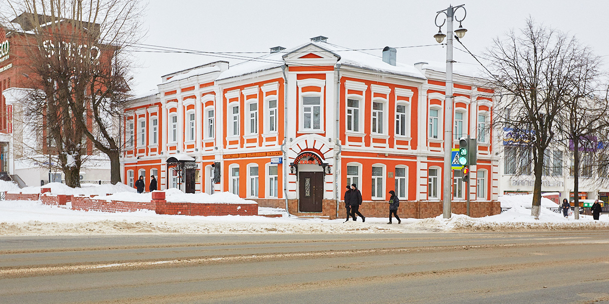 От Коиля до Тумаркина: история одного дома на Театральной площади