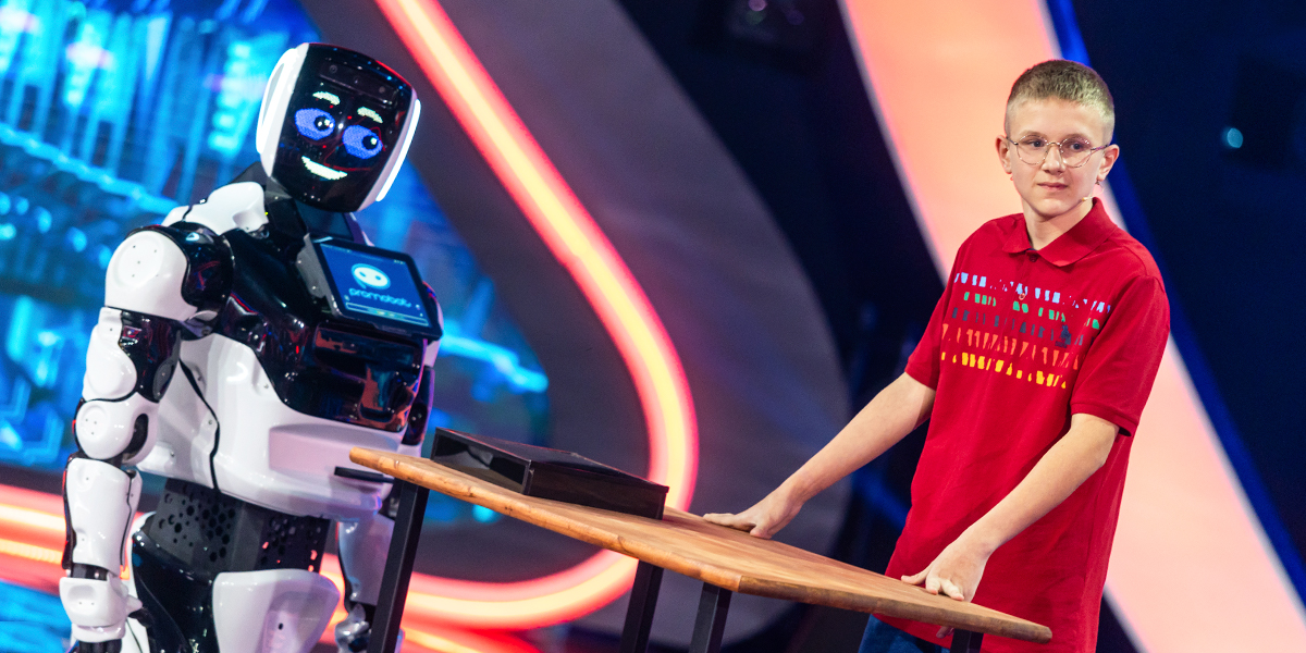 Собрал робота, считая в уме: житель Коврова поразил жюри шоу «Удивительные люди»