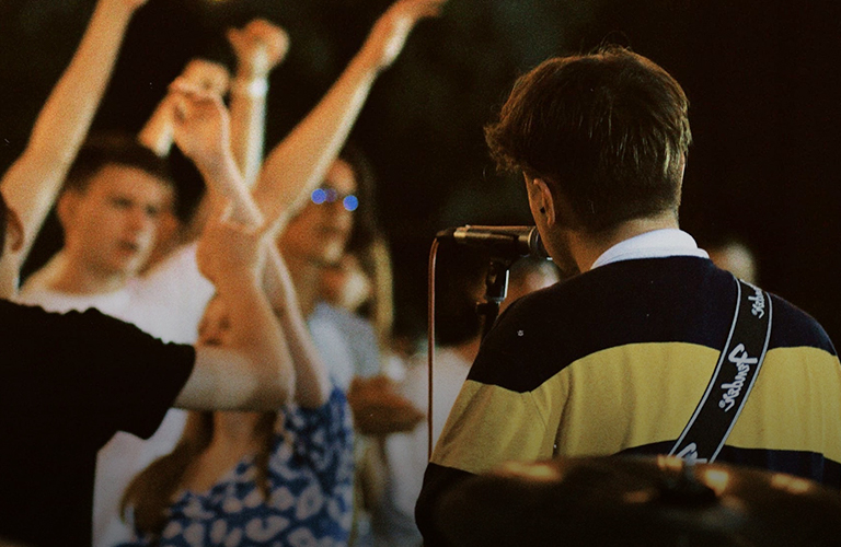 «Чем больше возраст, тем скучнее июнь, июль и август»: группа «Нельзя» прощается с летом