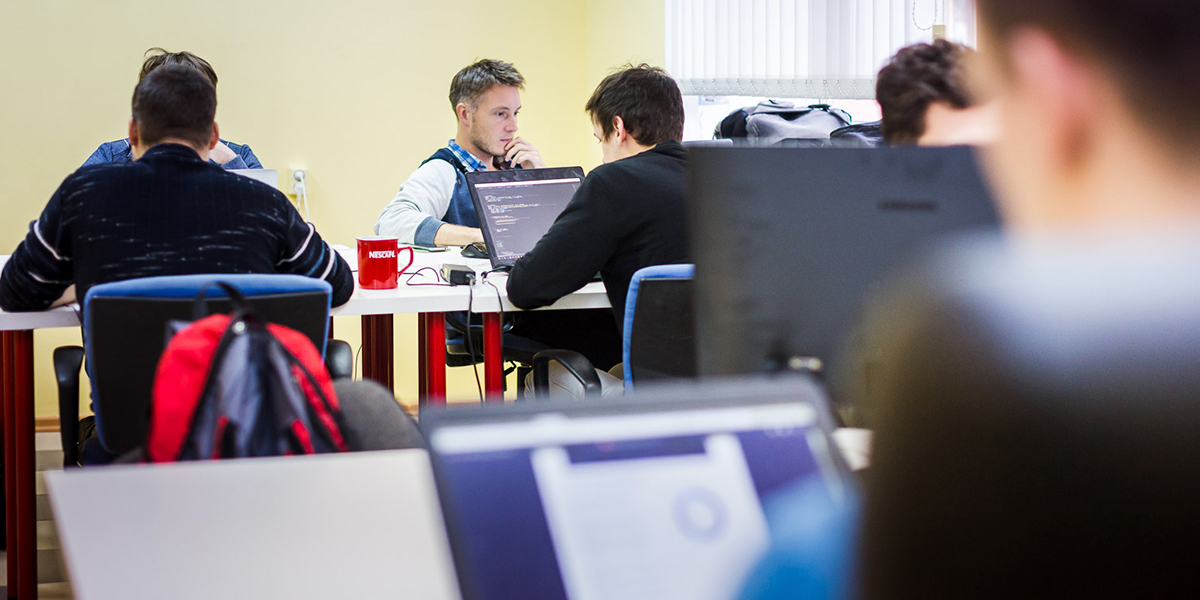 Рейтинг востребованных профессий 2023 года: сколько платят во Владимире?