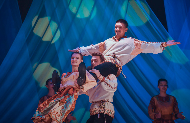 Танцы на пилоне, вог, брейк и другие умения капитана владимирских чирлидеров