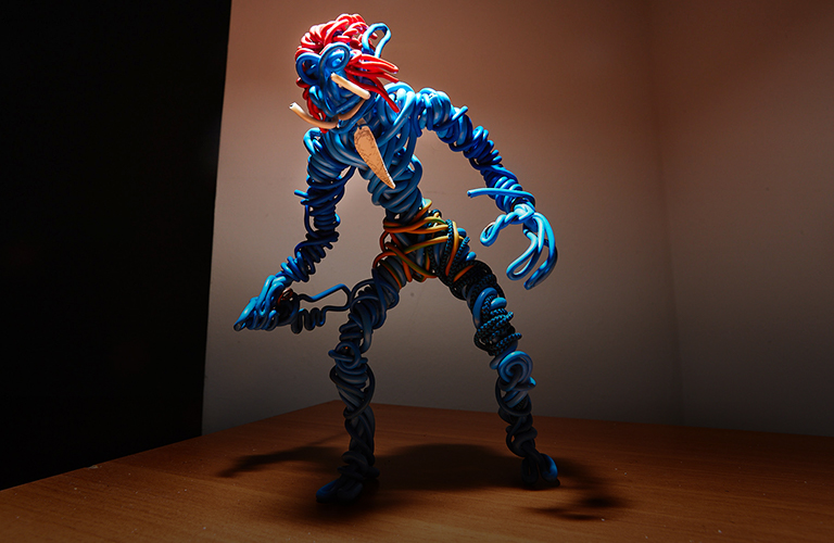 Проволочные человечки Владимира Нежного: от хромого пирата до тролля в татуировках