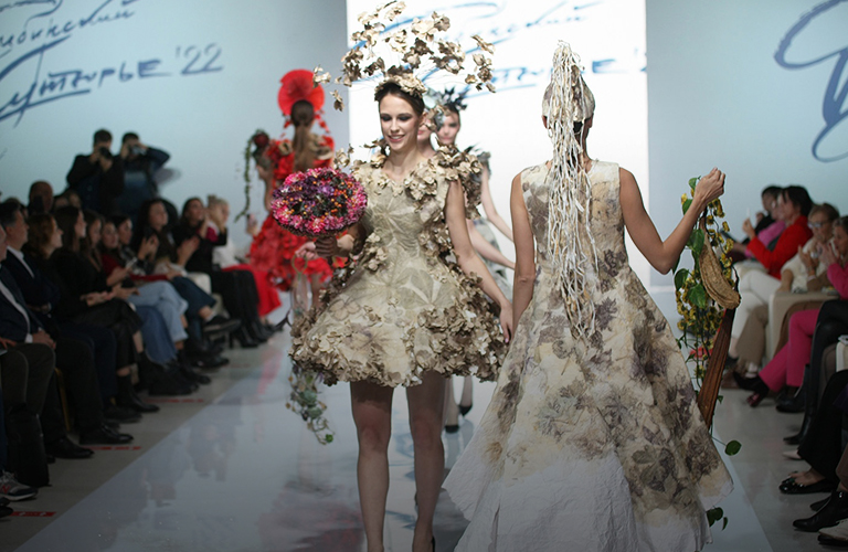 Платья «бумажной феи» из Владимира – на конкурсе дизайнеров и страницах западного журнала