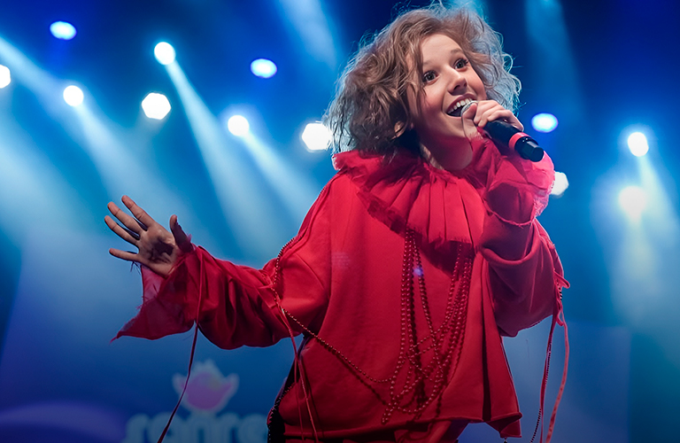 «Ей аплодировали до самого отеля»: как финалистка детского «Голоса» покорила фестиваль в Сан-Ремо