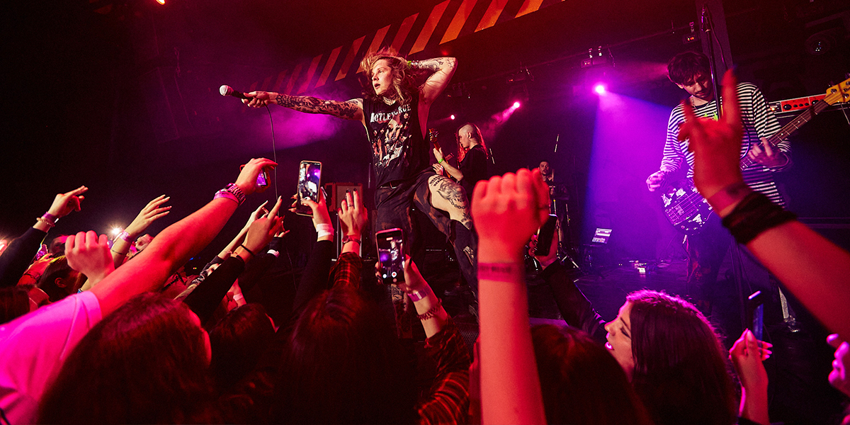 Хорошие девочки любят плохих парней! Во Владимире отгремел концерт скандальных секс-рокеров Neverlove