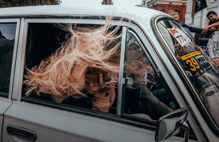 Парни померялись децибелами прямо на площади