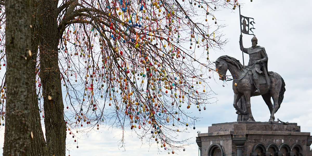 30 тысяч пасхальных яиц украсят дерево на смотровой площадке областного центра