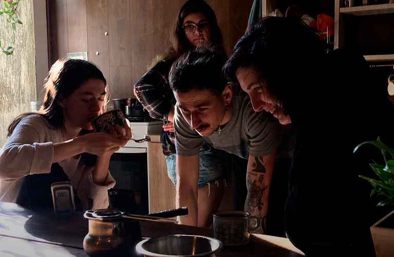 Жить в коливинге, или Под одной крышей с 25-ю творческими вегетарианцами