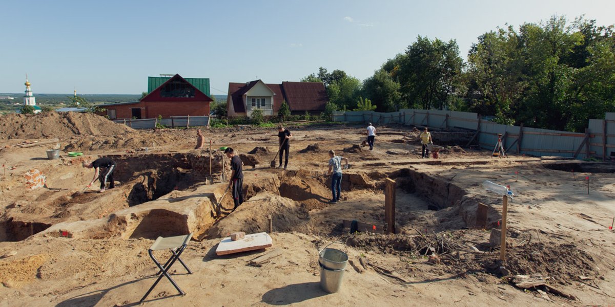 Украшения и ножи: В центре Владимира обнаружили фрагменты древнерусского быта