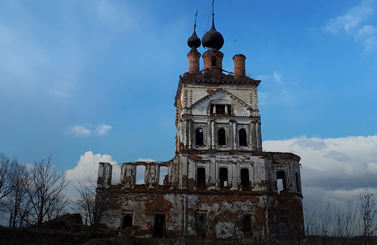 Почти средневековый замок. Экспедиция к заброшенному храму в селе Весь