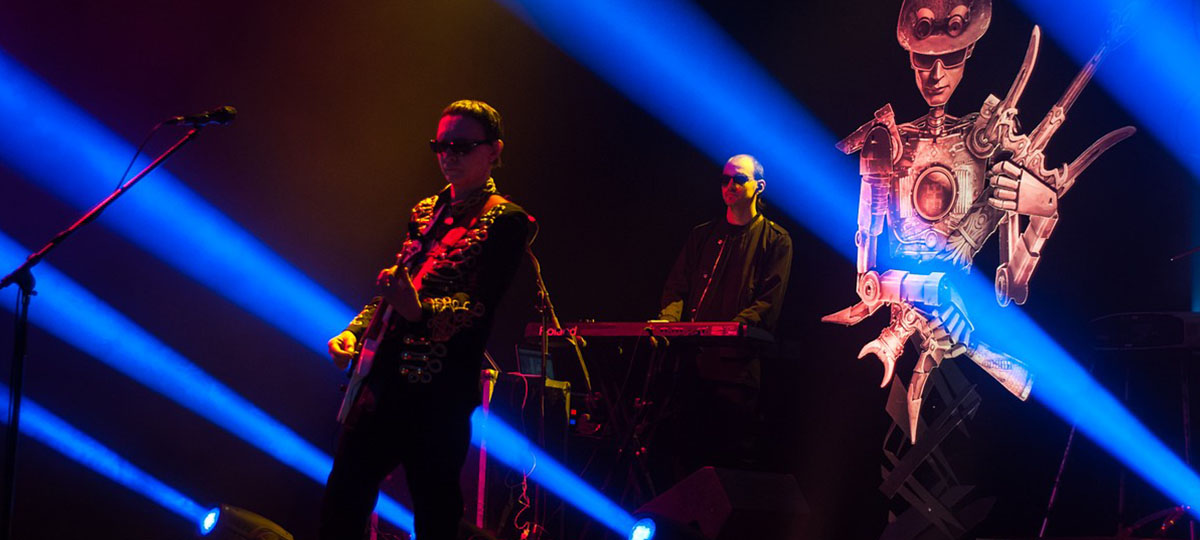 О готике, рэпе и Джексоне: Эксклюзивное интервью с солистом группы «Пикник»