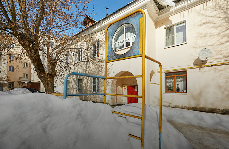 Немцы, комсомольцы и писательница Татьяна Полякова на улице Асаткина