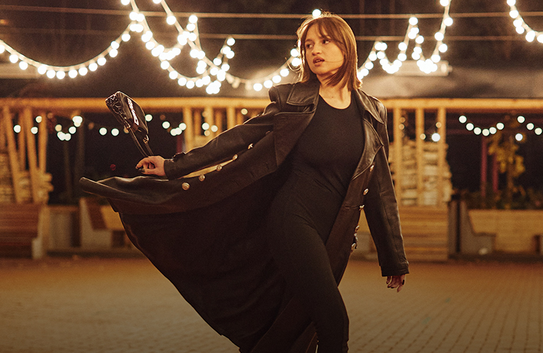 Мамин кожаный плащ и массивные «мартинсы», или Гранж-стиль Валерии Антроповой