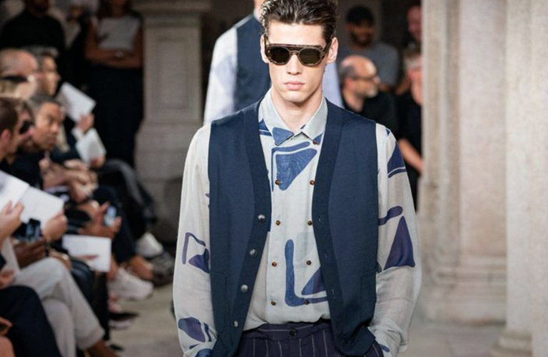 Наряжаемся в жилеты и играем с принтами: тренды лета-2020