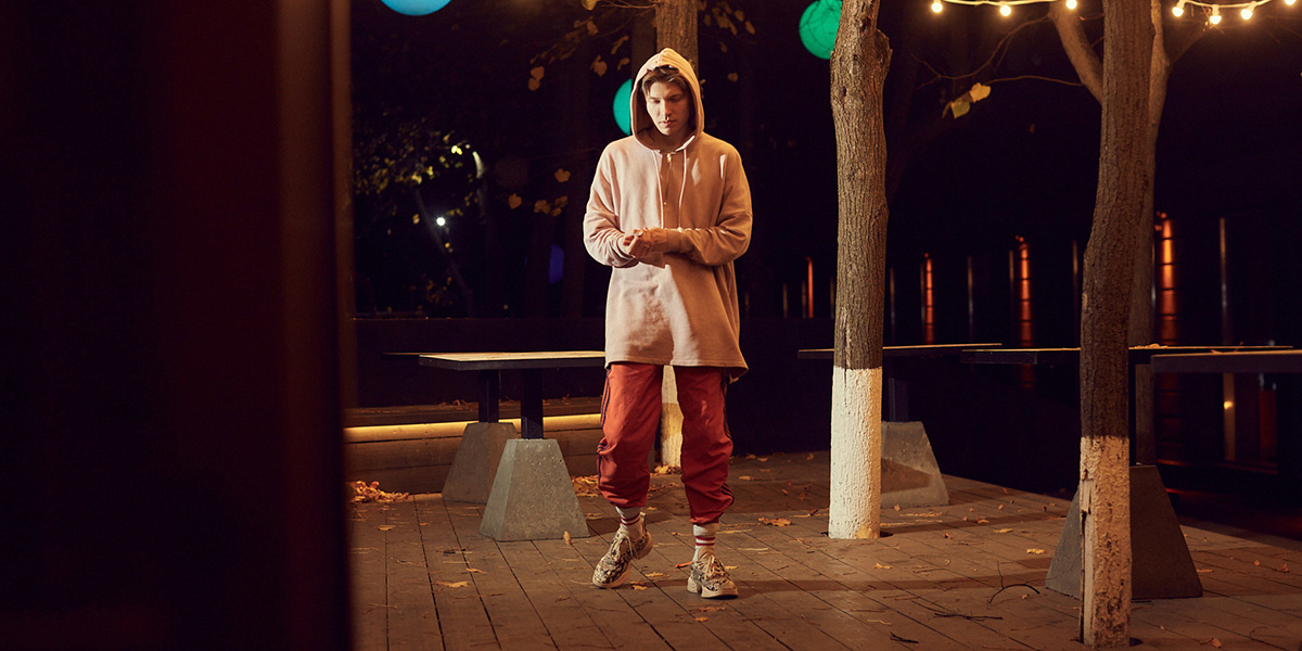 Гардероб владимирского рэпера: от ковбойского вайба до аутфита в стиле Томаса Шелби