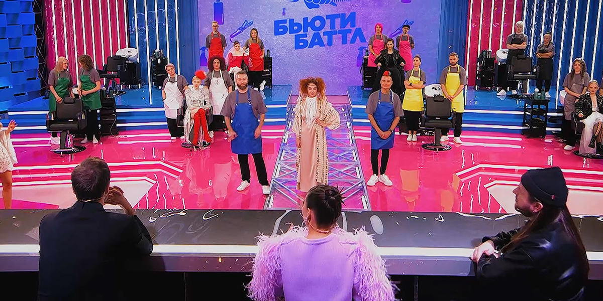 «Бьюти баттл» за миллион. Ковровский парикмахер со связанными руками создал образ для невесты-хиппи