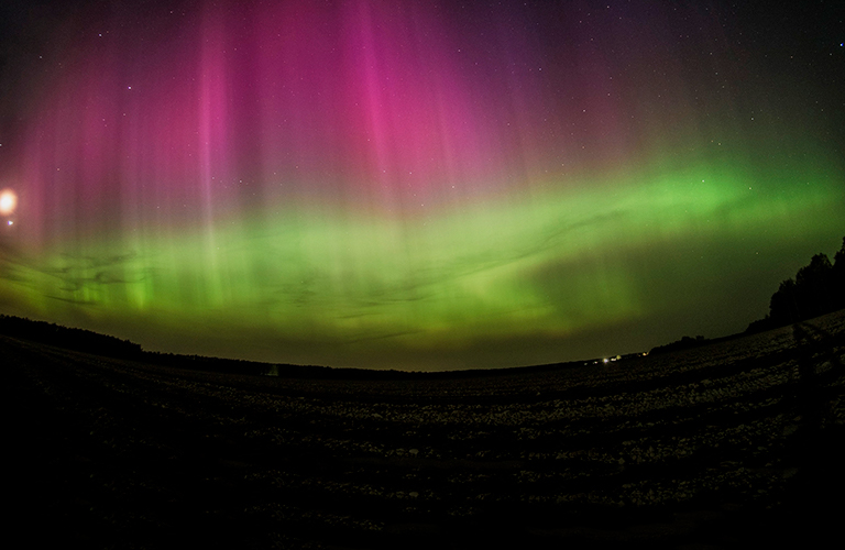 Небо 33-го региона раскрасило полярное сияние. Чем вызвано редкое для наших краев явление?