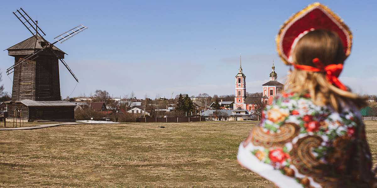 «Не дыра, а любимый город». Московский фотограф о переезде из столицы в Суздаль