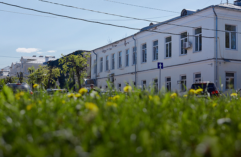 Грибоедов и красная милиция в усадьбе Петровских на улице Девической