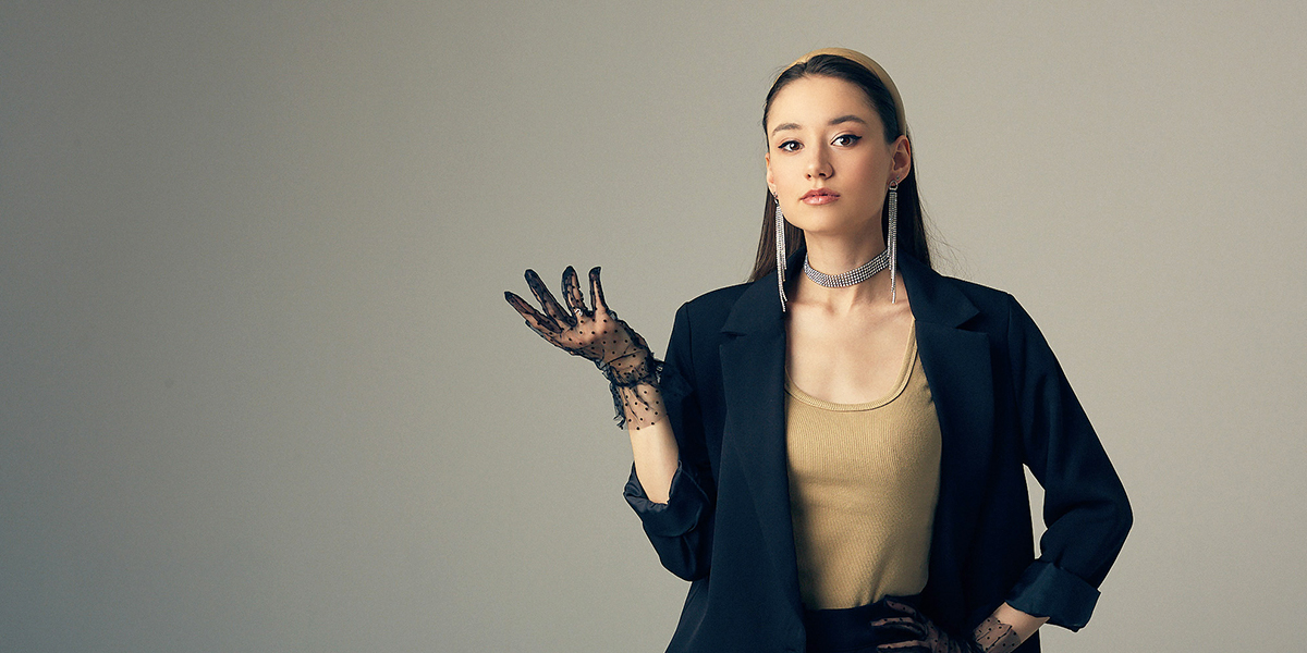 «Брюлики я очень люблю»: три look`а певицы Софьи Молдалиевой для выступлений и не только