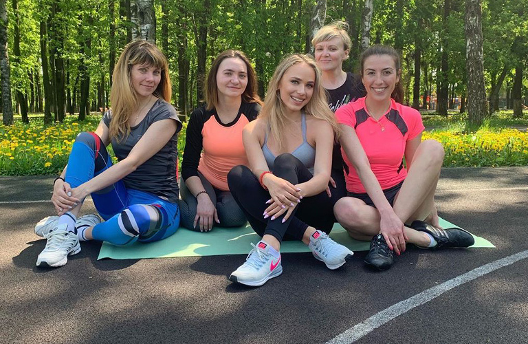 Вышли из «заточения»: первые легальные пробежки, пикники и прогулки горожан