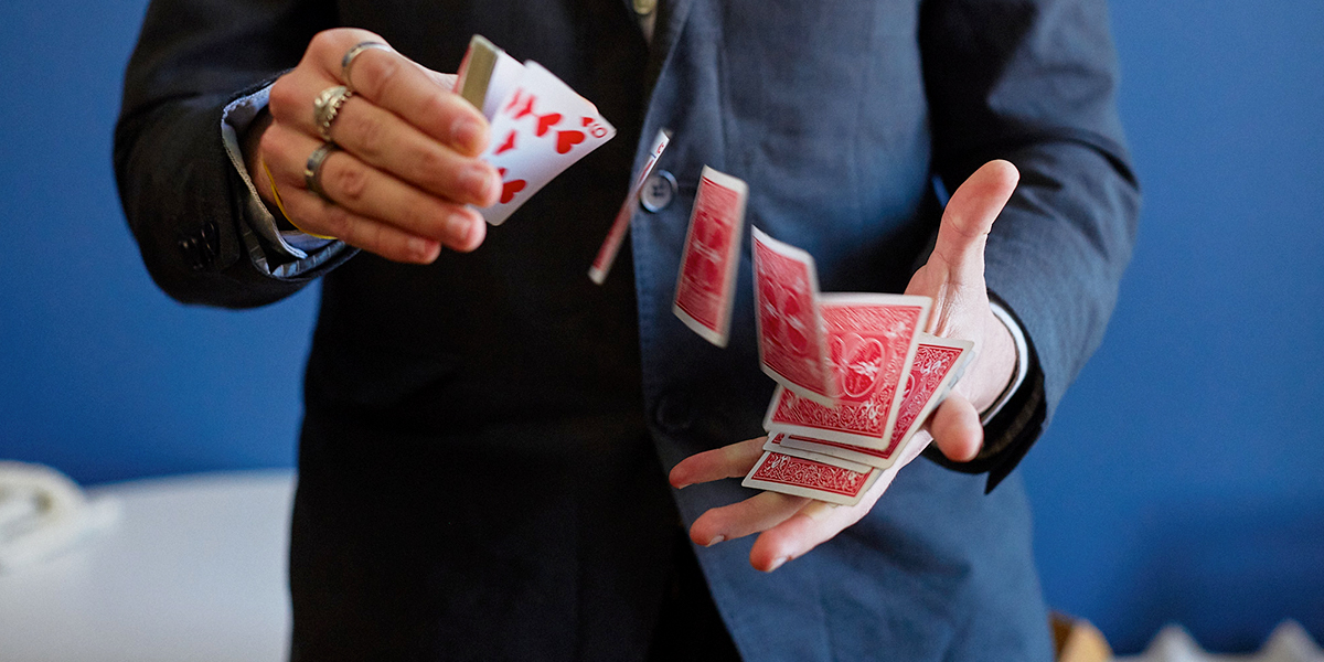 Следите за руками! Владимирец Евгений Кондратьев и секреты российских фокусников