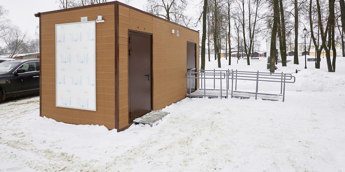 Модульные туалеты в Суздале стали платными, да и брусчатка на Торговой площади не прижилась