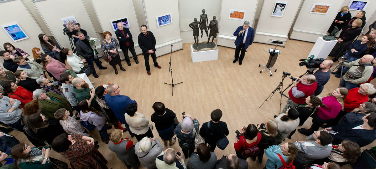 Эстетика обнаженного тела и невесомость скульптур на выставке Ильи Шанина