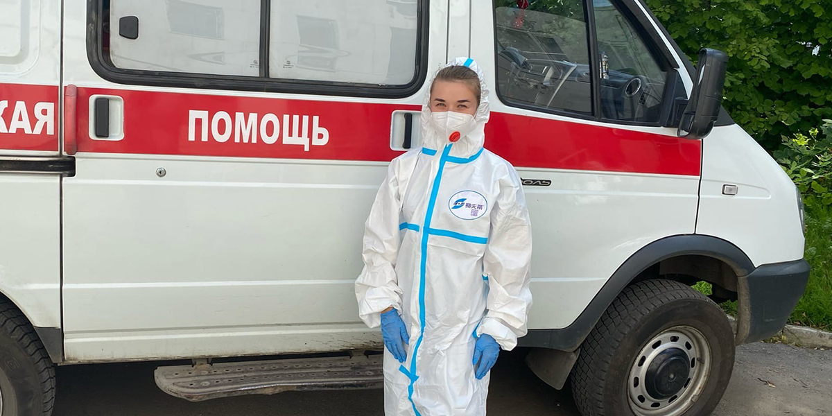 Фельдшер скорой помощи: «В защитном костюме и маске будто часами работаешь в теплице»