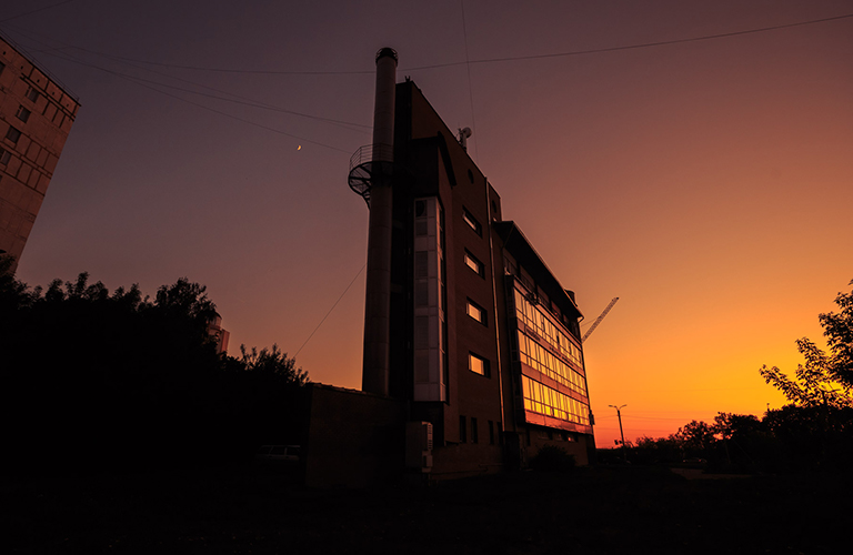 Скатные кровли, карнизы и фронтоны. Постмодернизм в архитектуре владимирских зданий