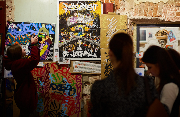 «Banksy и уличное искусство» неуловимого британского стрит-арт художника во Владимире