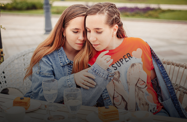 Необычное похудение: владимирские актрисы-близнецы стали участницами телеэксперимента