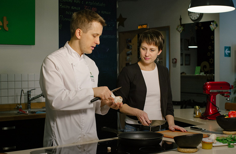 Бренд-шеф и мастер порядка замиксовали тунца с карамелью