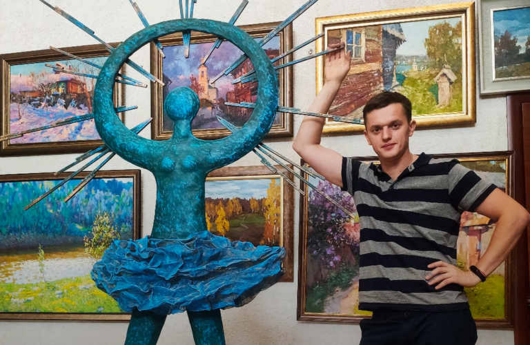 Живописные тела в глине: обнаженные «натурщицы» Михаила Блинова