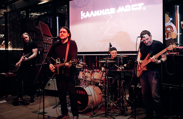 Лидер группы «Калинов мост» Дмитрий Ревякин: «Я не памятник, я в процессе «бронзовения»