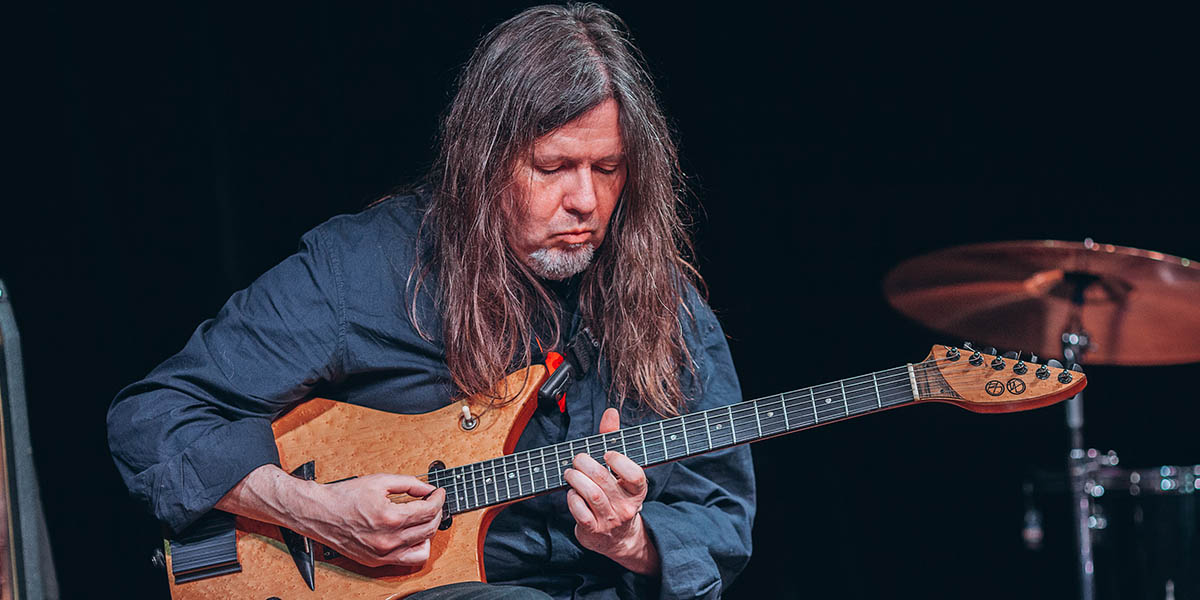 На стыке джаза и авангарда: Испанский гитарист Анхель Онтальва во Владимире