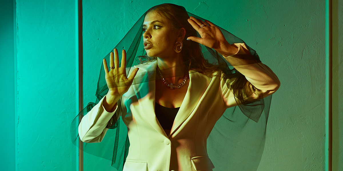 Пугающе просто: собираем look на Хэллоуин из базовых вещей