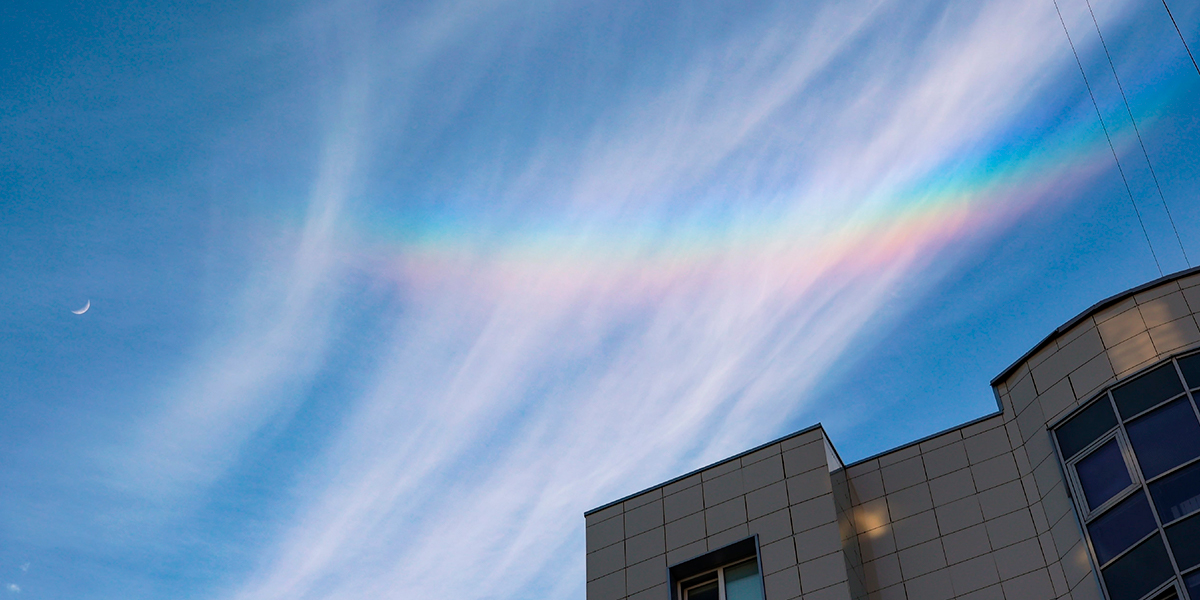 Радуга-улыбка и пляски северной авроры: чарующий взор небосвод над Владимиром