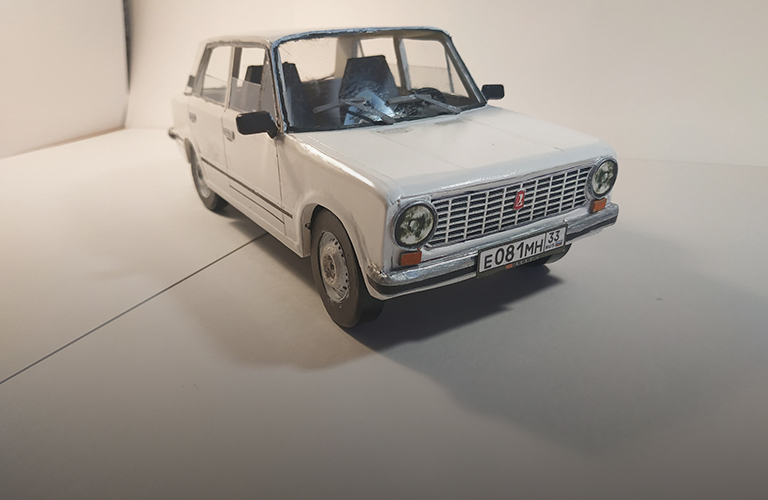 «Собрал “Копейку” за 20 дней»: 17-летний парень создает игрушечные модели настоящего транспорта