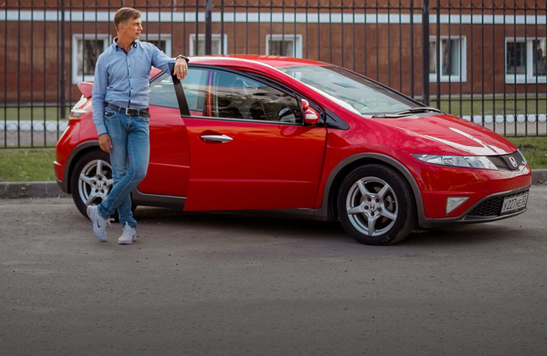 Инструктор по вождению о флирте за рулем, взятках и безнадежных учениках